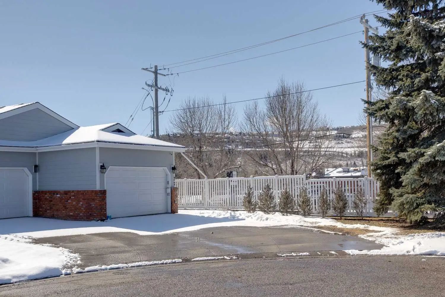 Xx Bow Landing Nw Calgary Alberta T3B 5J8 Montgomery Details
