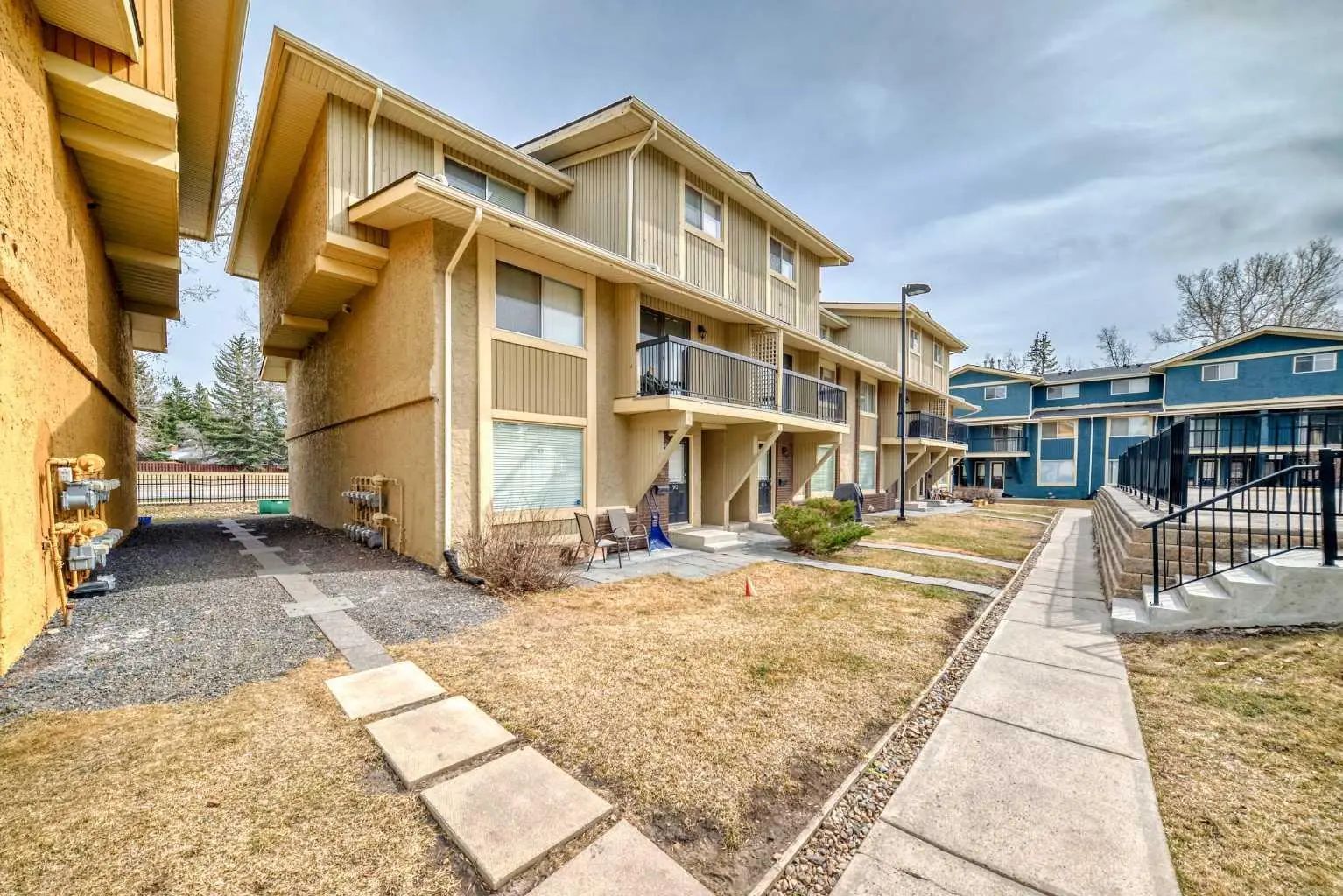 Xxx Xxxx Woodview Drive Sw Calgary Alberta T2W 3N6 Woodlands Details