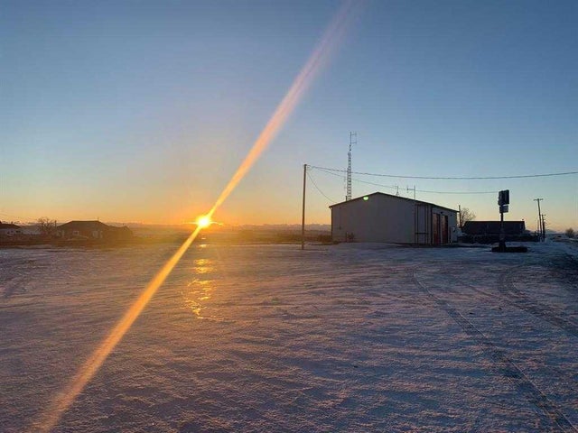 107 & 109 Railway Avenue E, Carseland