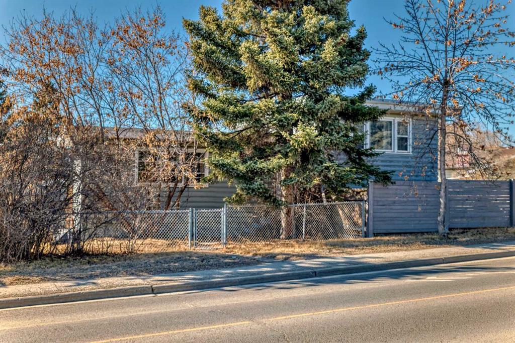 Xxxx Home Road Nw Calgary Alberta T3B 1H4 Montgomery Details