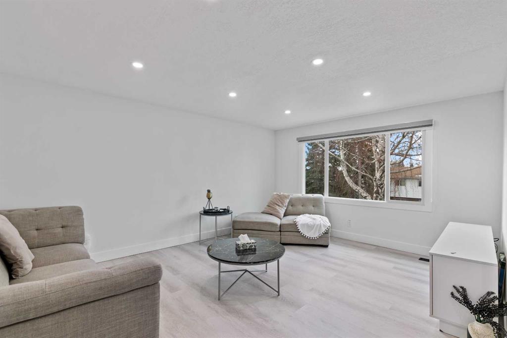 Xxxx Xx Avenue Ne Calgary Alberta T1Y 1P1 Pineridge Details