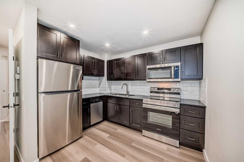 Xx, Xxxx Falconridge Drive Ne Calgary Alberta T3J 1E1 Falconridge Details