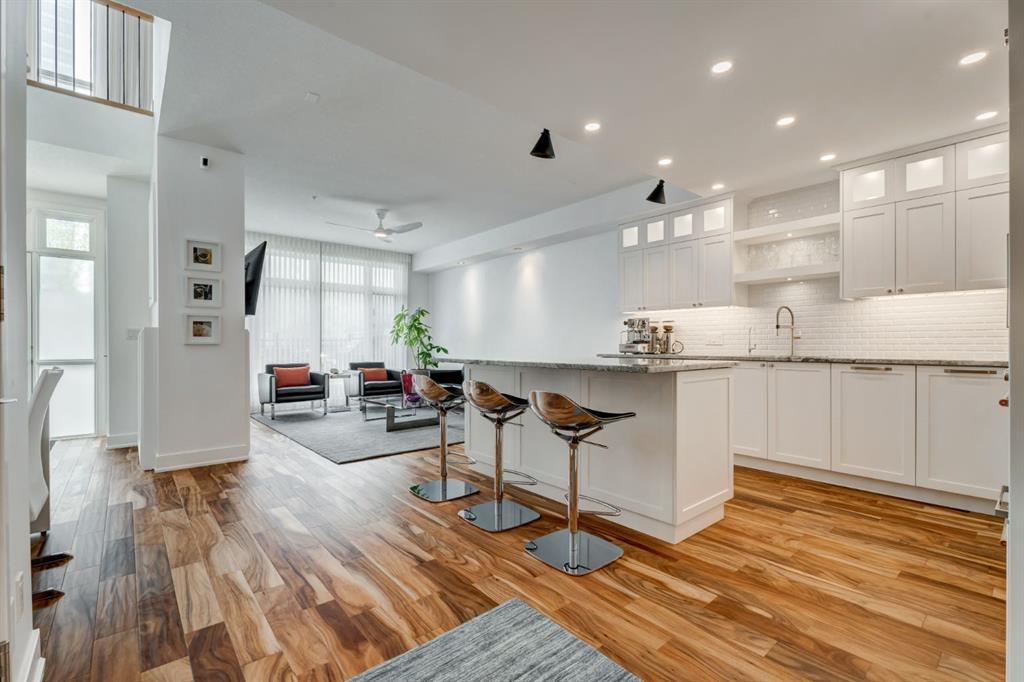 Xxx, Xxx Eau Claire Avenue Sw Calgary Alberta T2P 5K3 Eau Claire Details