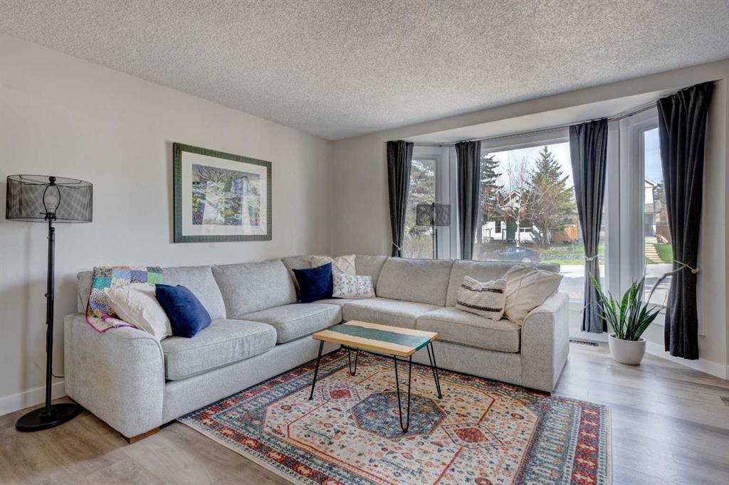 Xx Woodglen Court Sw Calgary Alberta T2W 4K3 Woodbine Details