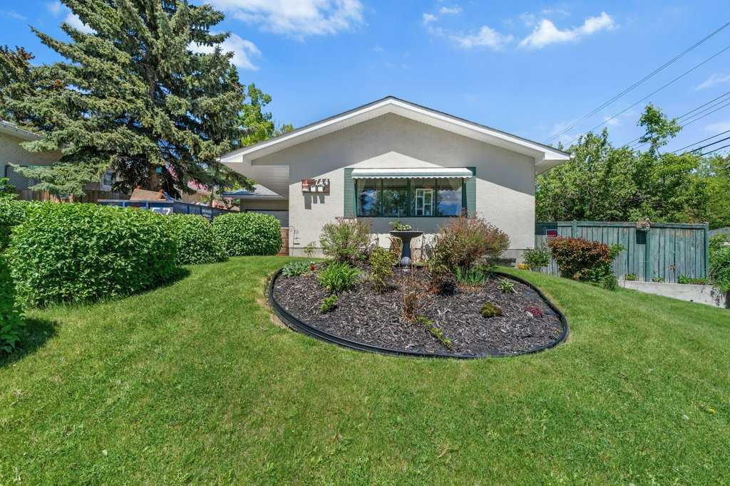 Xxx Sabrina Road Sw Calgary Alberta T2W 0P3 Southwood Details