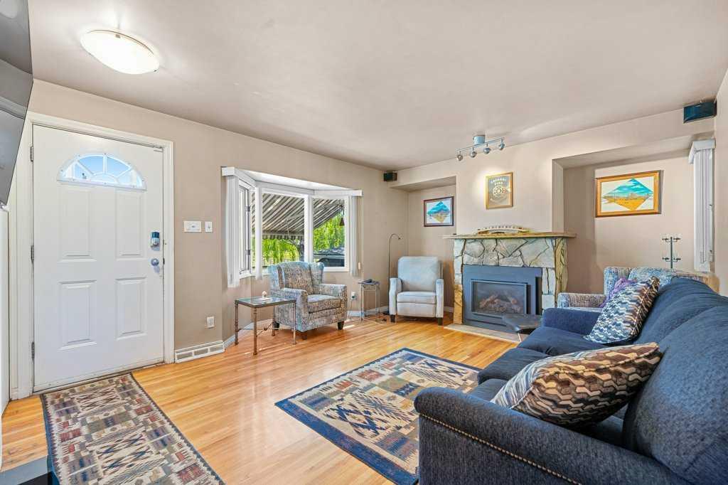 Xxxx Collingwood Drive Nw Calgary Alberta T2L 0R9 Collingwood Details