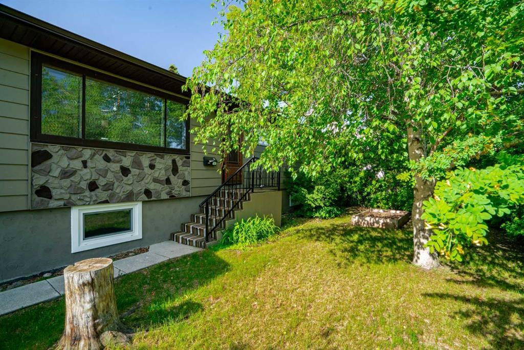 Xxxx Xx Avenue Nw Calgary Alberta T3B 2A9 Bowness Details