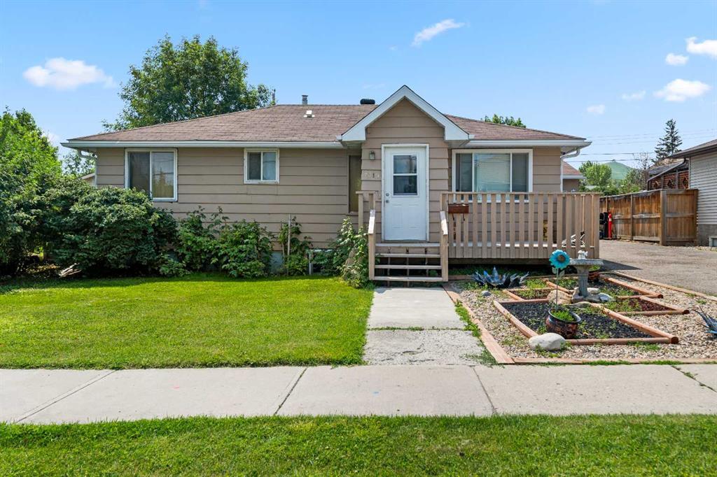 Xxxx Xx Avenue Nw Calgary Alberta T3B 1Y1 Bowness Details