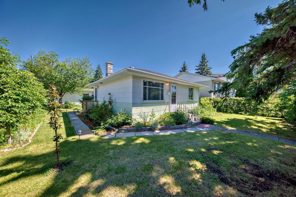 Xxxx Xx Avenue Nw Calgary Alberta T3B 1Z7 Bowness Details