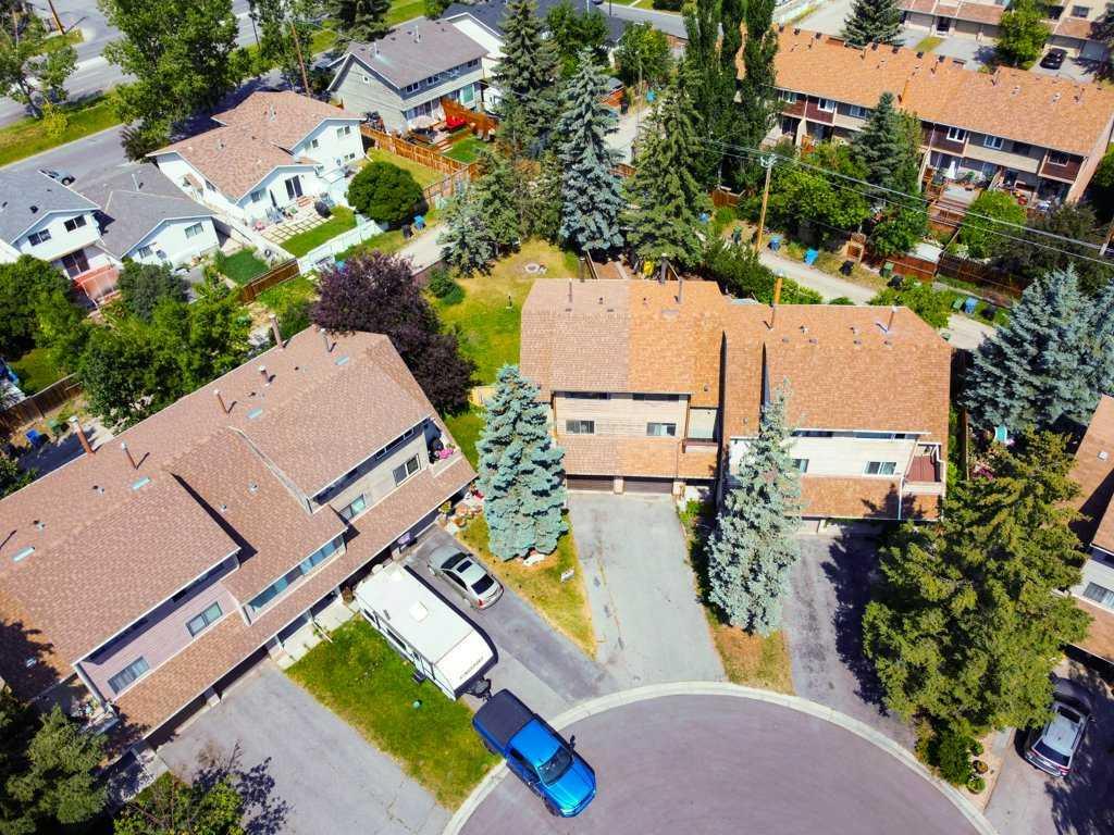 Xxx Woodvale Bay Sw Calgary Alberta T2W 3P8 Woodlands Details