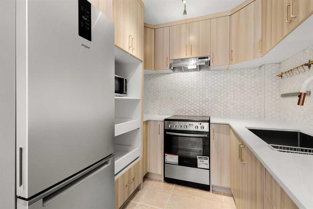 Xxx, Xxx Xx Avenue Sw Calgary Alberta T2S 0A9 Cliff Bungalow Details