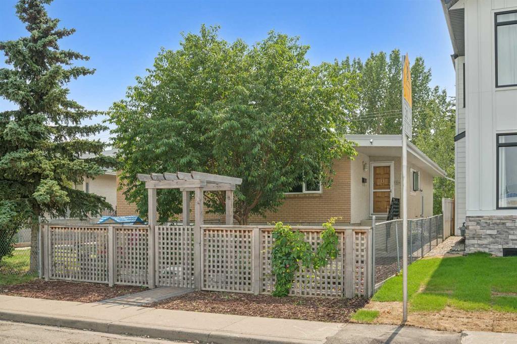 Xxxx Xx Avenue Nw Calgary Alberta T3B 1W7 Bowness Details