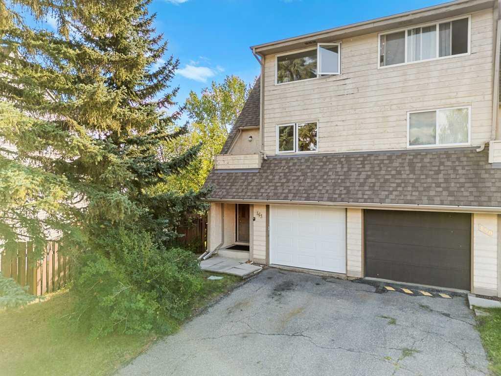 Xxx Woodvale Bay Sw Calgary Alberta T2W 3P8 Woodlands Details