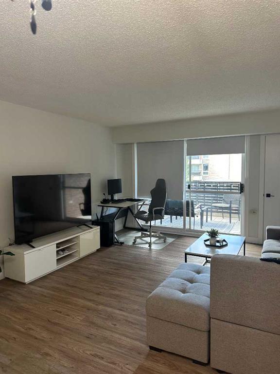 Xxxx, Xxx Braeglen Close  Sw Calgary Alberta T2W2B1 Braeside Details