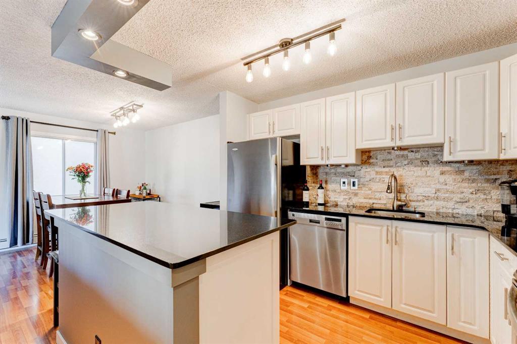 Xxx, Xxx Xx Avenue Sw Calgary Alberta T2S 0C5 Cliff Bungalow Details