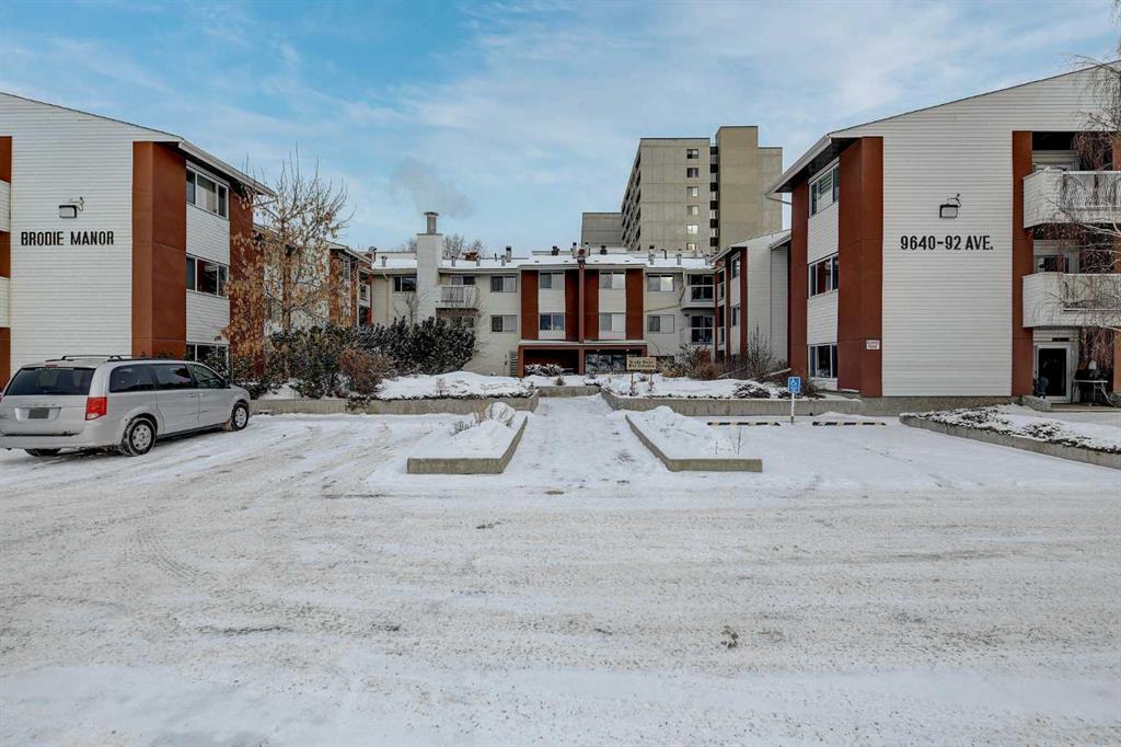 Xx, Xxxx Xx Avenue Grande Prairie Alberta T8V 0H4 Highland Park Details