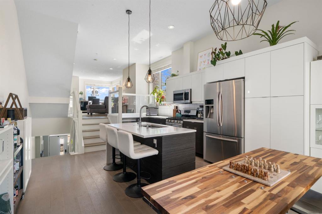 Xxx, Xx Rosscarrock Gate Sw Calgary Alberta T3C 1E6 Rosscarrock Details