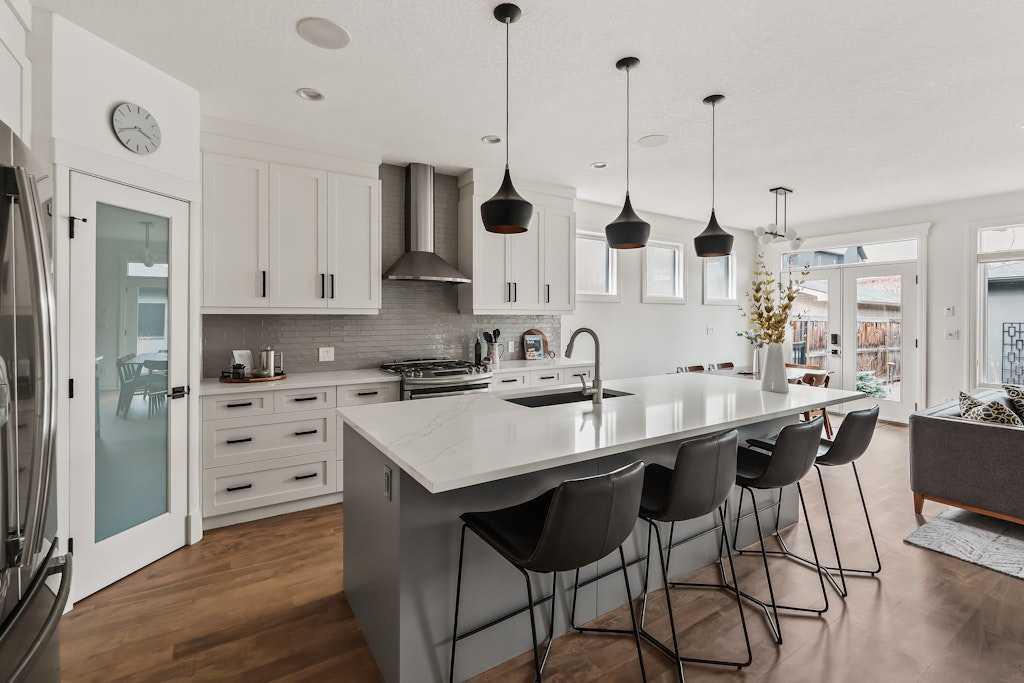 Xxxx Xx Avenue Sw Calgary Alberta T3E 1K8 North Glenmore Park Details