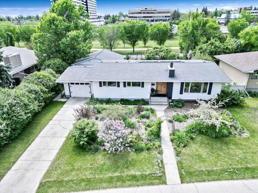 Xxx Malibou Road Sw Calgary Alberta T2V 1J5 Mayfair Details