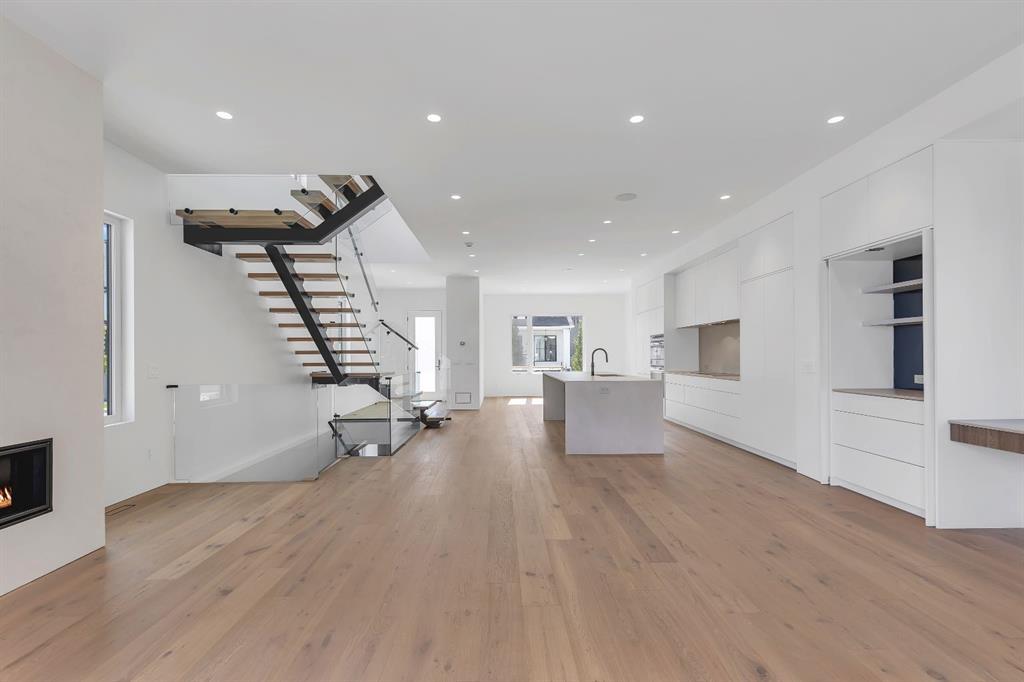 Xxx Normandy Drive Sw Calgary Alberta T3E 8G8 Currie Barracks Details