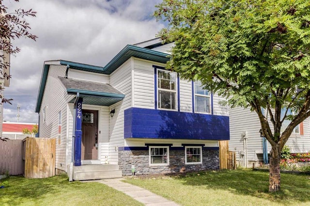 Calgary Home for Sale: Residential Listing in Coventry Hills