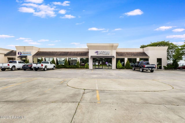 101 Park W Drive, Scott