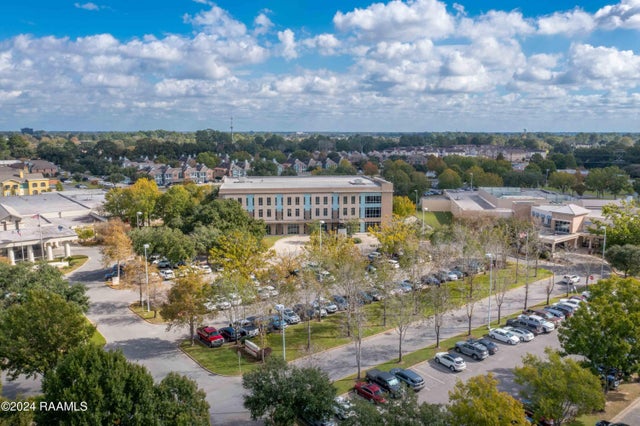 1103 E Kaliste Saloom Road, Lafayette