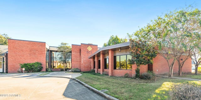 1605 W Pinhook Road, Lafayette