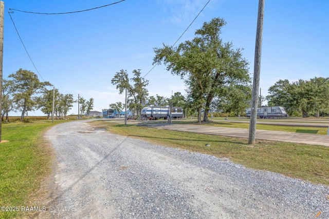 111 Alphonse Road, Hackberry
