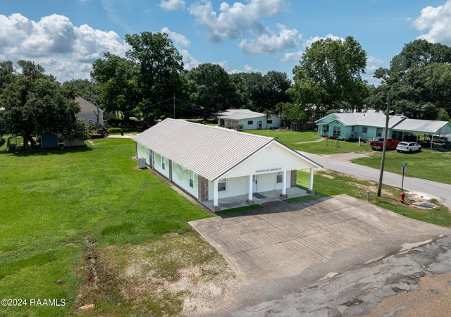 211 S 1st Street, Iota