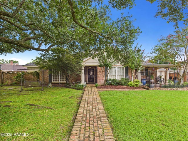 109 Canterbury Road, Lafayette