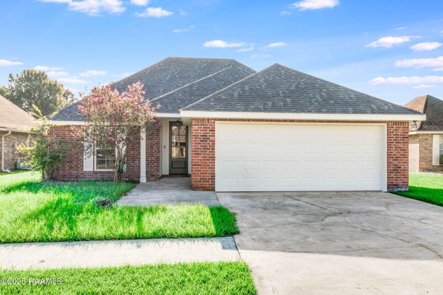 512 Wisteria Bend Circle, Carencro