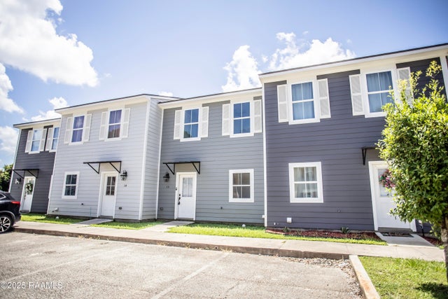 13 Townhouse Cove, Lafayette