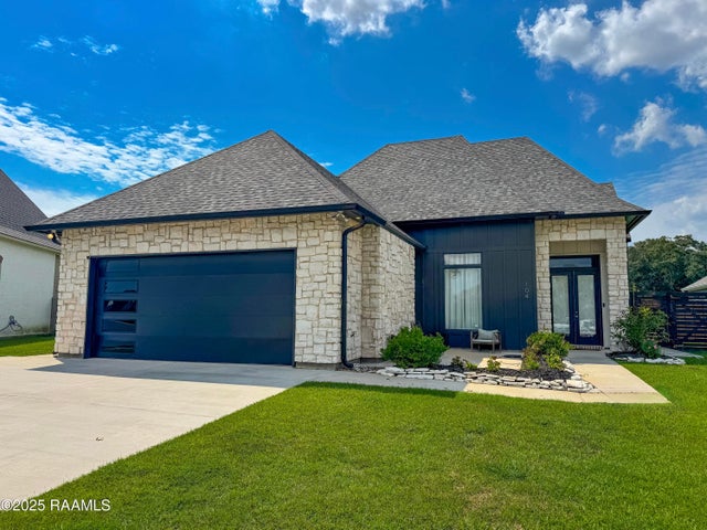 104 Cherrywood Drive, Lafayette