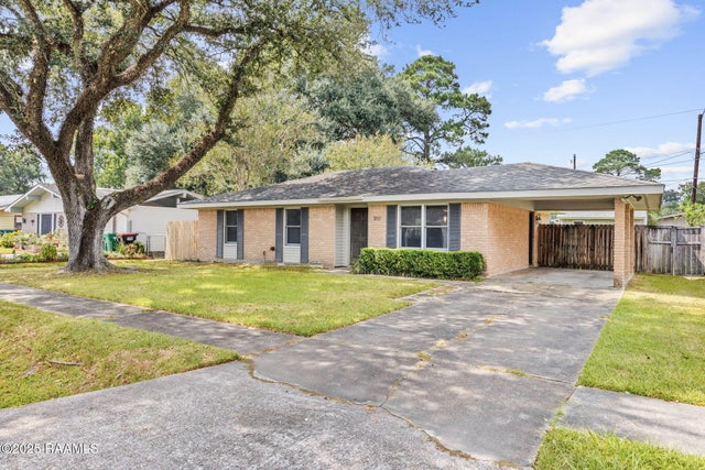 302 Newcastle Drive, Lafayette