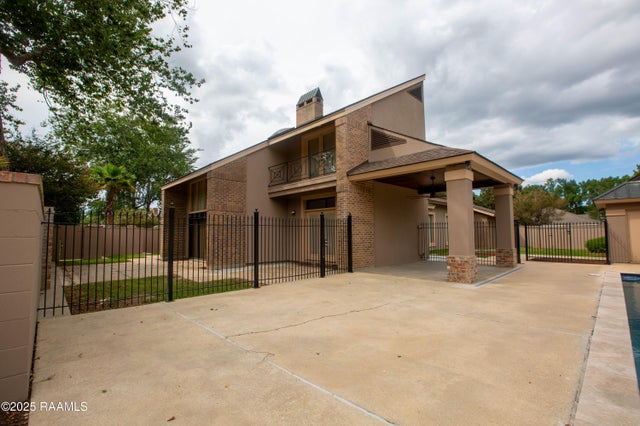 101 Hunters Hollow, Lafayette