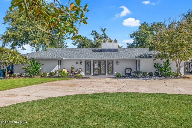 9 River Lane, Lake Charles