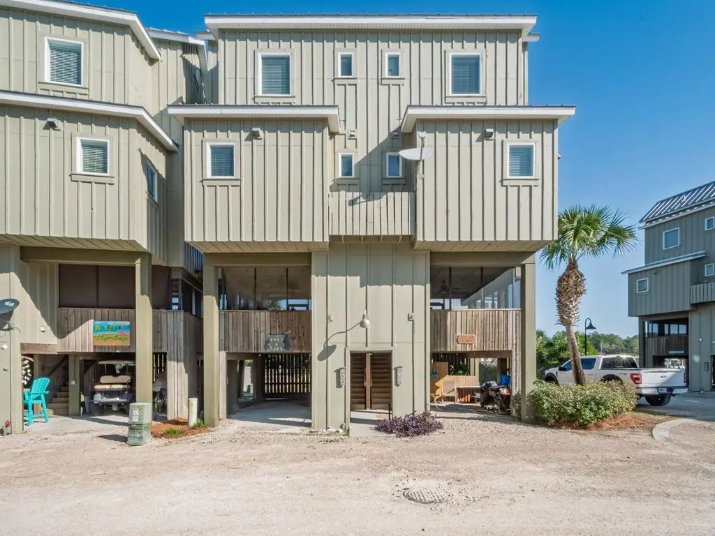 400 Pirates Landing Dr, Carrabelle