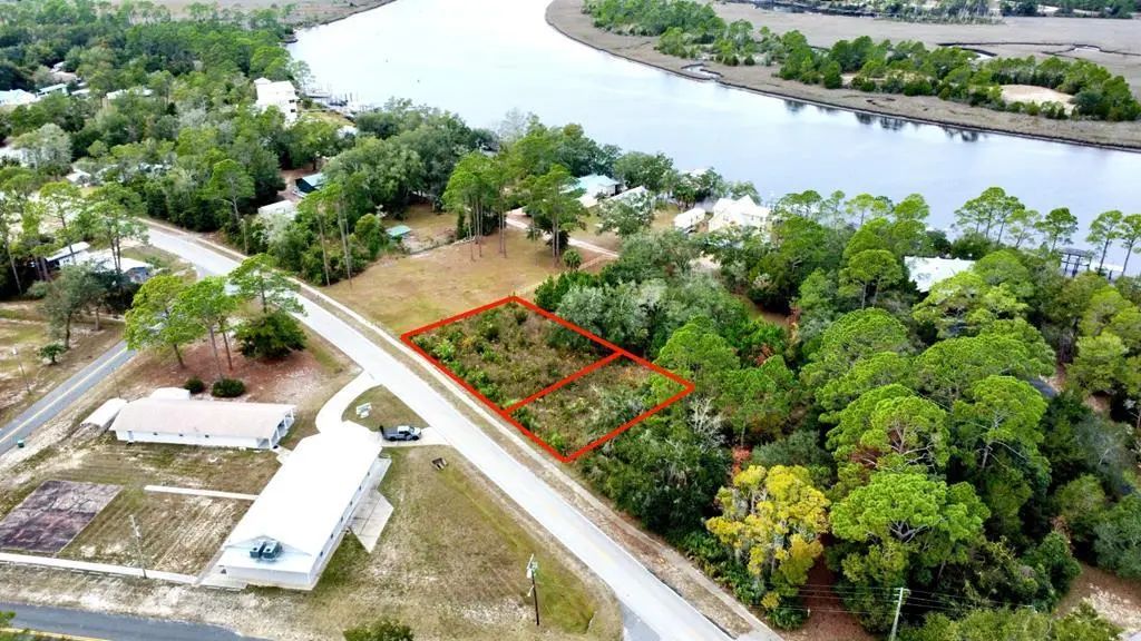 709 Ryan Dr, Carrabelle
