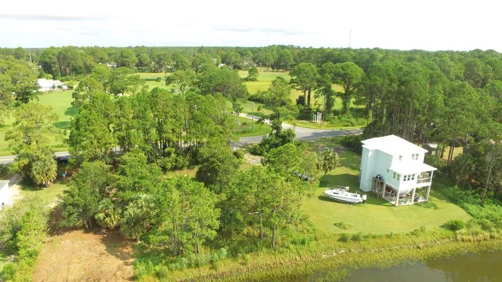 2412 Hwy 98 E, Carrabelle