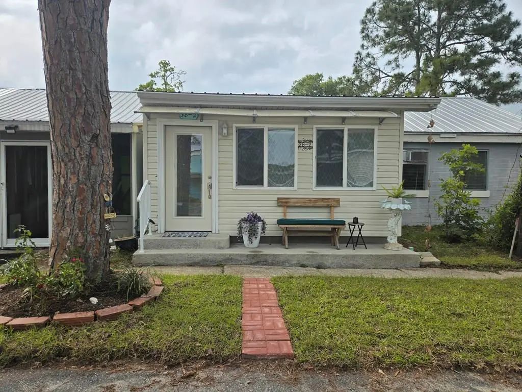 38-2 E Pine St, Lanark Village