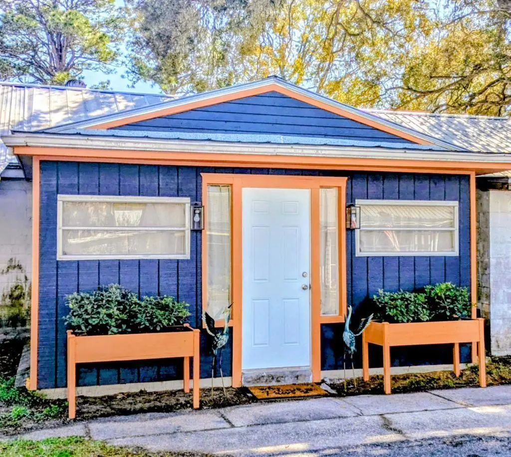 10-7 Pine St, Lanark Village