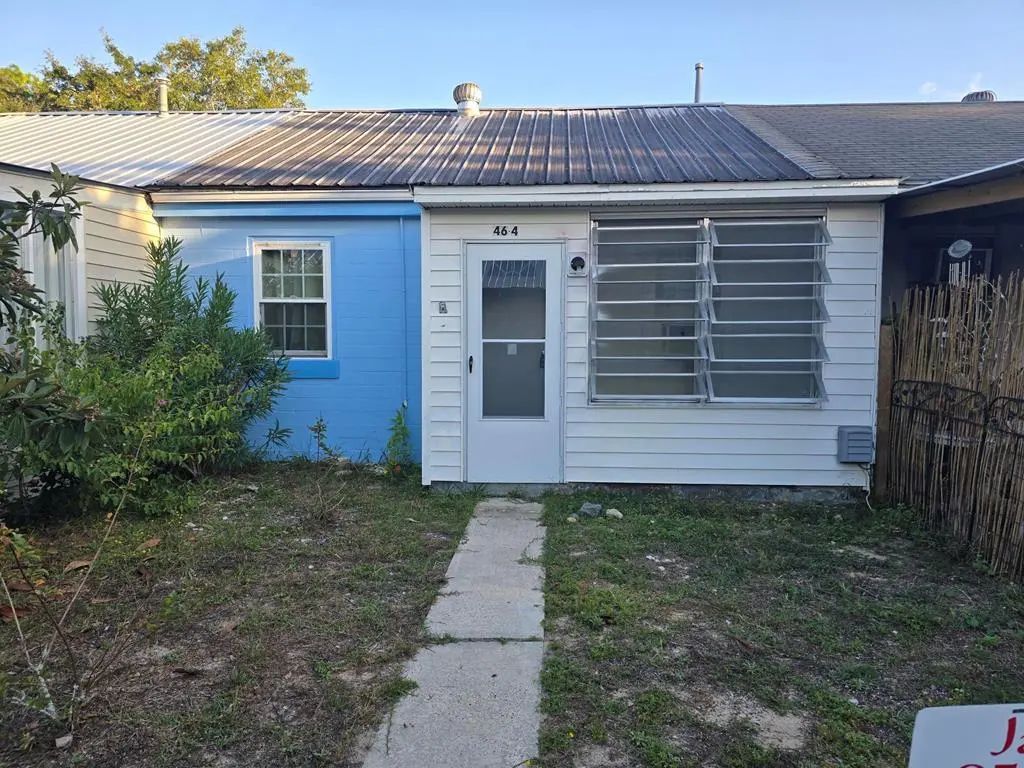 46 Carlton Ave, Lanark Village