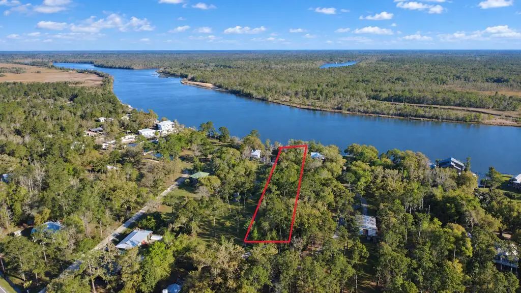 137 Cedar Oaks Lane, Apalachicola