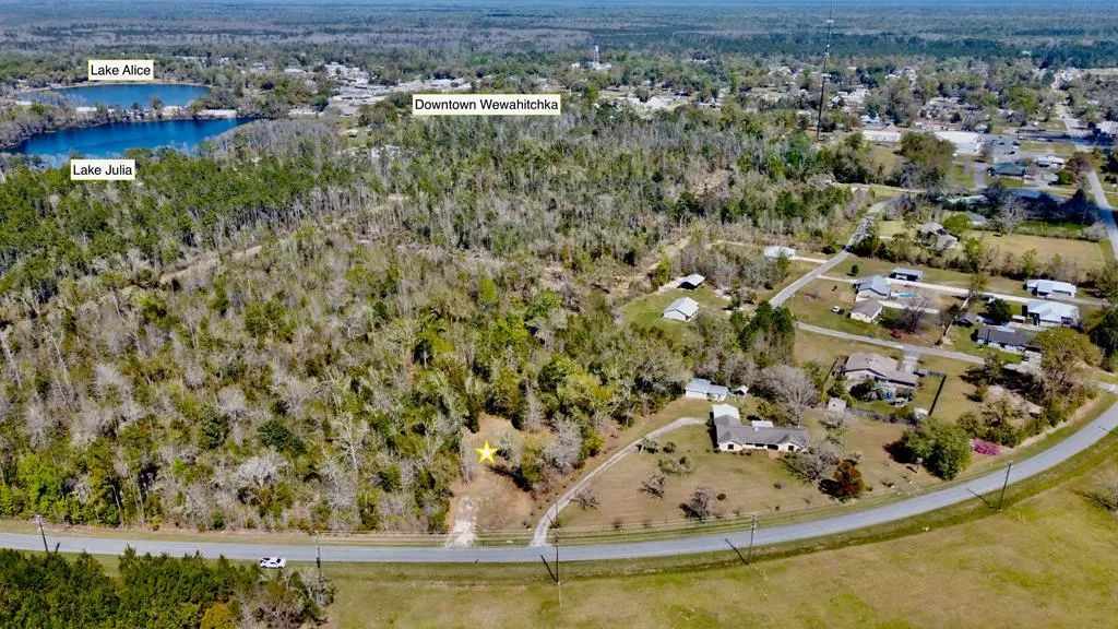 703 W River Rd, Wewahitchka