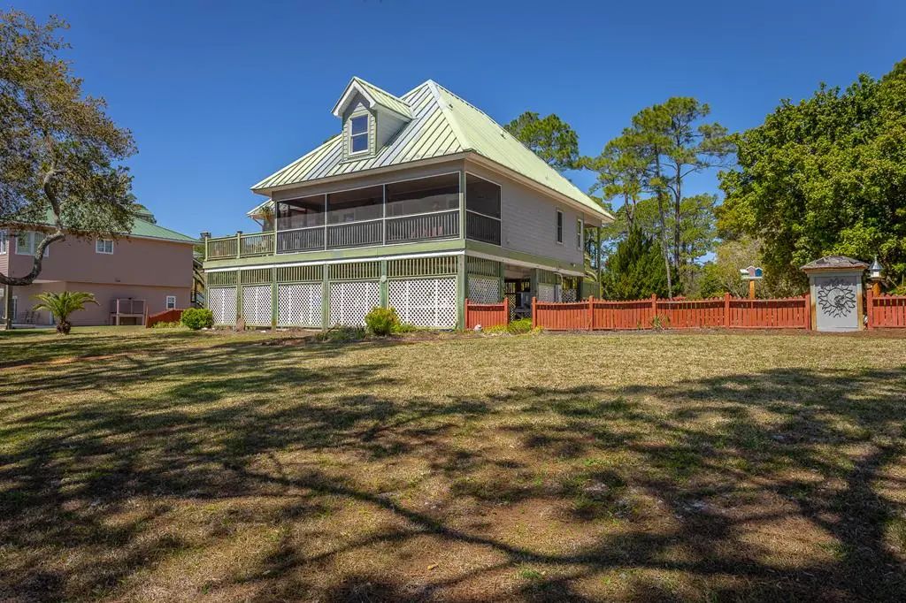 433 River Rd, Carrabelle