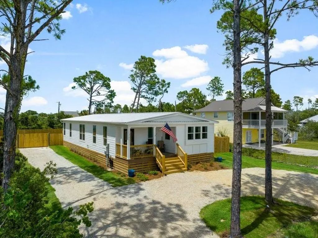201 Nautilus Dr, Port St. Joe