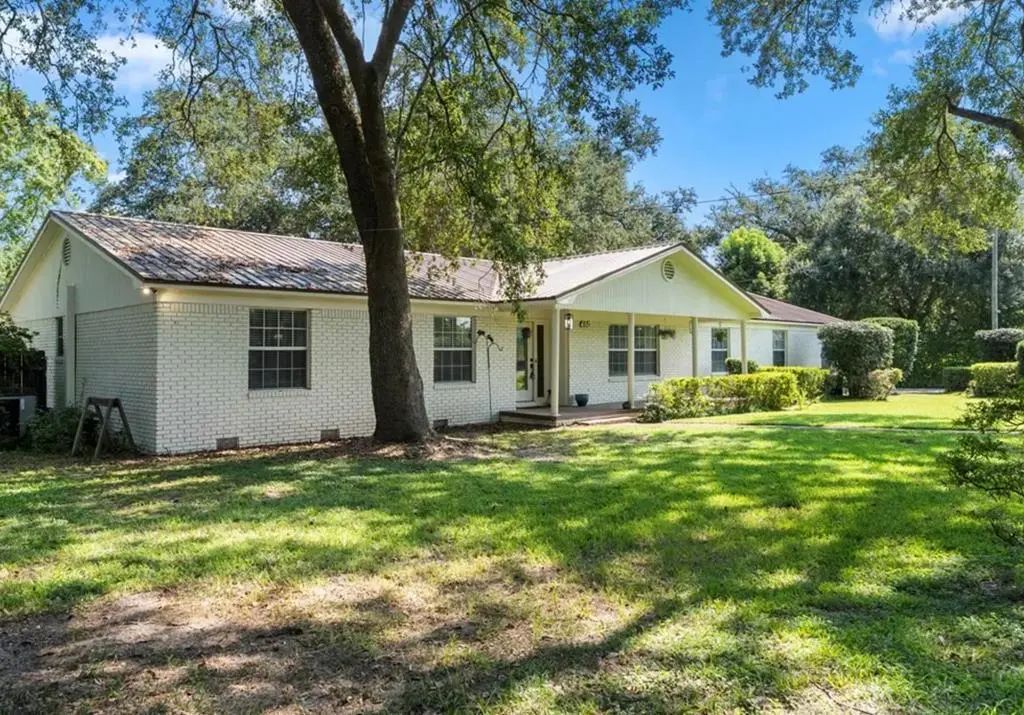 480 Lakeview Dr, Wewahitchka