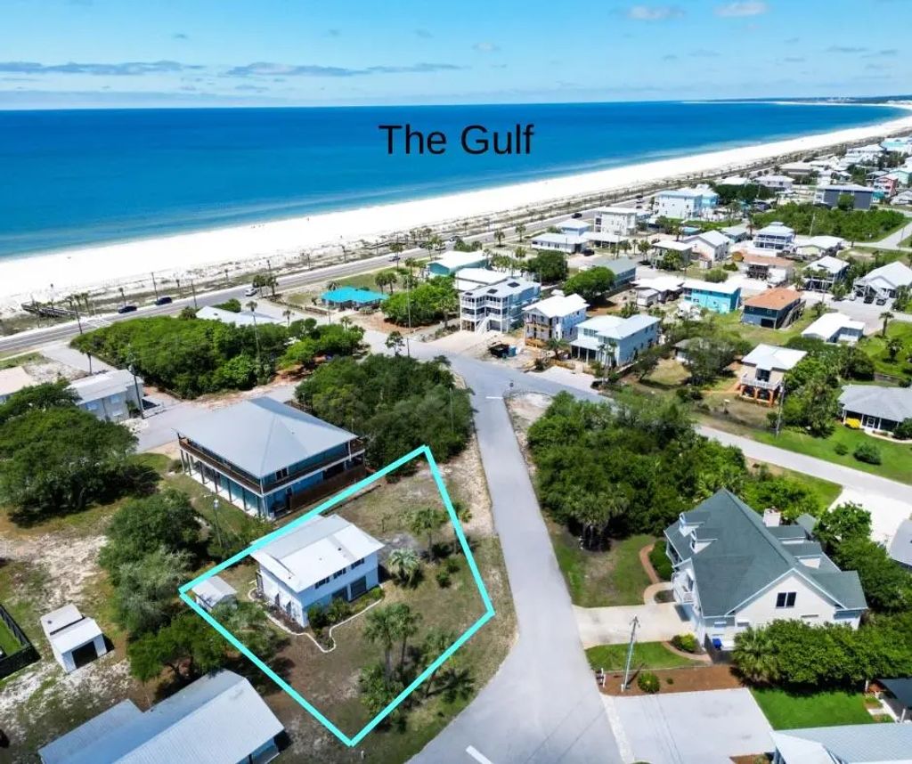 63 Oak Ave, Mexico Beach