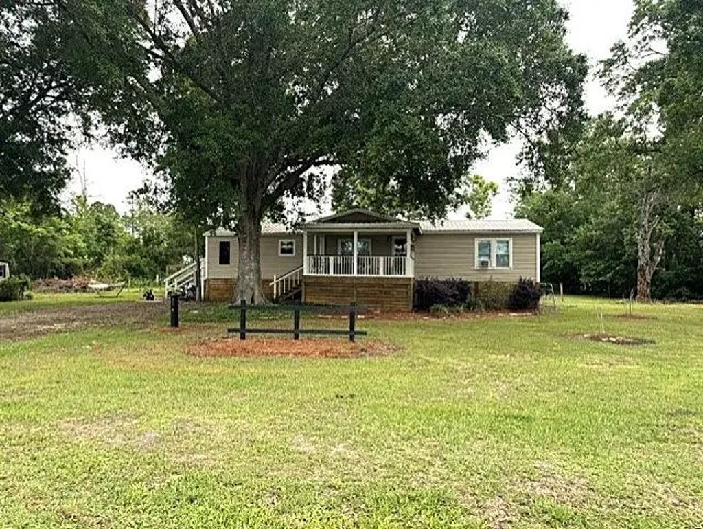 279 Sealy Dr, Wewahitchka